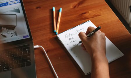 Microlearning: Cómo pequeñas píldoras de aprendizaje transforman la formación online