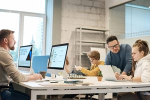 Errores Frecuentes en Gestión de Proyectos – Evitar errores en la gestión de proyectos mejora la eficiencia y la competitividad empresarial.