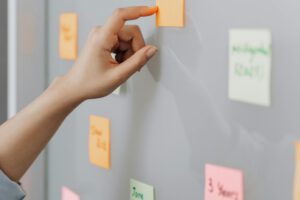 Project Management Ágil Equipo empresarial aplicando metodologías ágiles en gestión de proyectos.